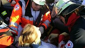Rettungssanitäter im EinsatzHalloBild