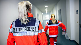 Rettungssanitäterin, RettungsdienstHalloBild
